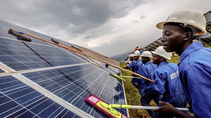 Solar Installation and Maintenance Image