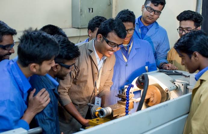 Diploma in Mechanical Technology Image