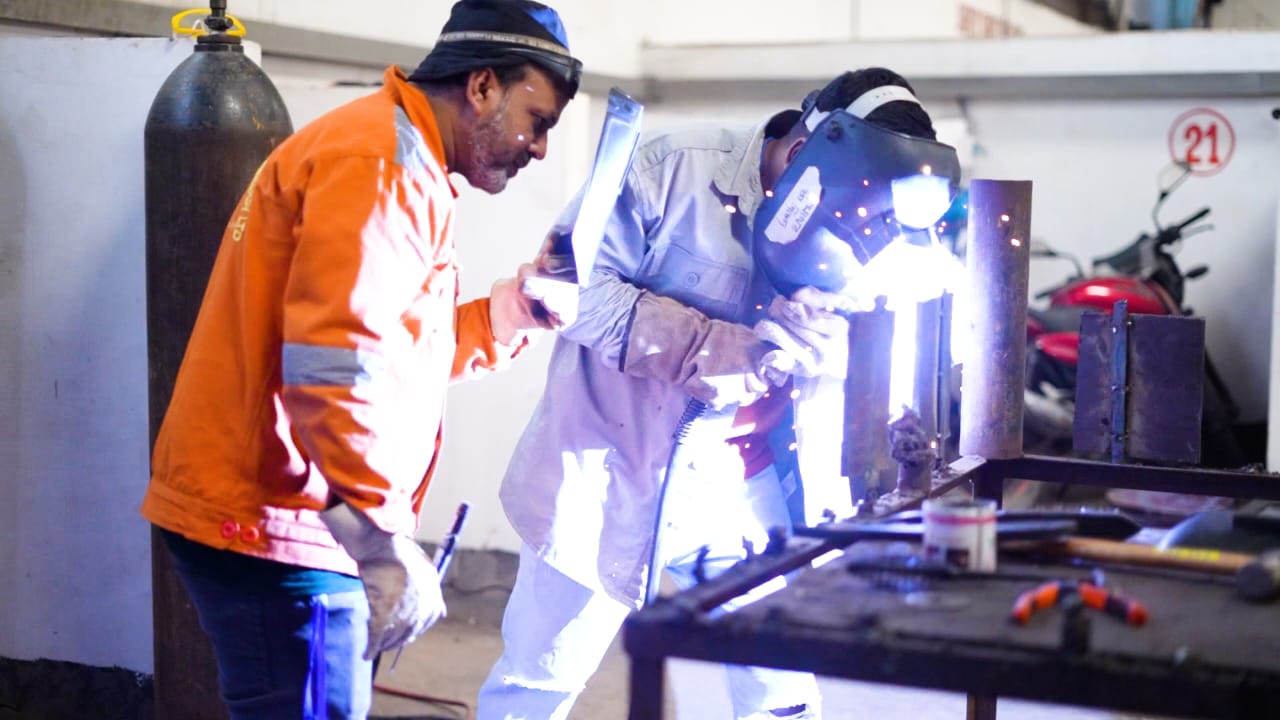 Welder 4G, 6G & Painter Image